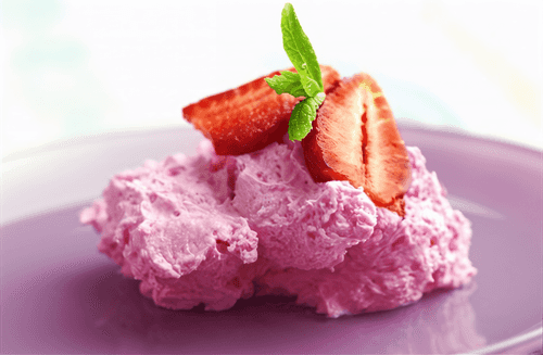 Strawberry mousse with proteins