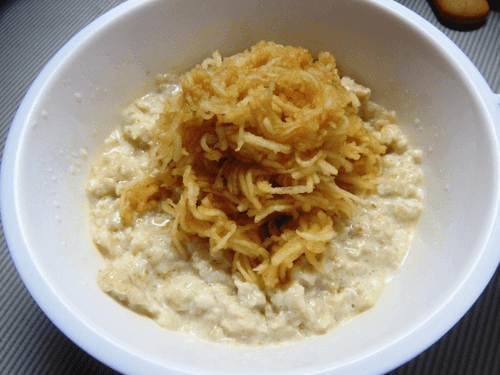 Oatmeal porridge with apples